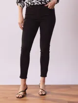 Jean skinny de tiro alto, color azul oscuro, con pretina con pasadores, botón y cierre.