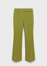 Pantalón de vestir verde oliva, de tiro alto, corte acampanado y bolsillos laterales.