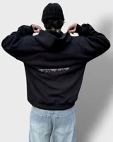 Hoodie negro de felpa con frisa gruesa, corte boxy, calce amplio y estampado en la espalda con la frase "YOUR WAY OF THINKING MAKES ME HOT".