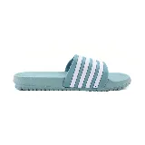 Chanclas celestes con tiras blancas y suela texturizada.