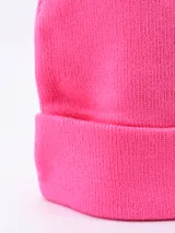 Gorro de lana tejido color fucsia.
