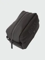 Neceser de viaje Boss modelo Stormy, color negro con logo en relieve en el frente y cierre superior con cremallera.