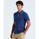 Polo azul con cuello clásico, cierre parcial con cremallera y ribete blanco en cuello y mangas.