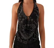 Top negro con escote halter, bordado con lentejuelas y cuentas.