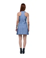 Vestido corto de denim celeste con cierre metálico frontal de doble cursor. Diseño sin mangas, con corte ajustado en el torso y falda evasé.