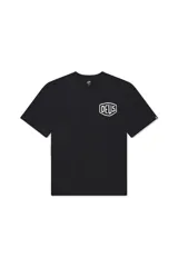 Remera negra de manga larga con logo estampado en el pecho.