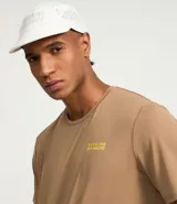 Remera de hombre color rosa claro, corte regular, cuello redondo y mangas cortas. Estampa lettering "Seeking my highs" en el pecho. Confeccionada en tejido de poliamida con tecnología Dry.