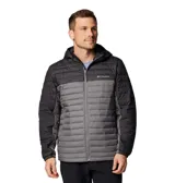 Campera Columbia con capucha, color verde oliva en la parte superior y gris claro en la parte inferior. Cuenta con cierre frontal, bolsillos laterales con cierre y logo de la marca en el pecho.