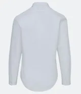 Camisa blanca de algodón con textura maquinetada, corte slim, cuello camisero y mangas largas.