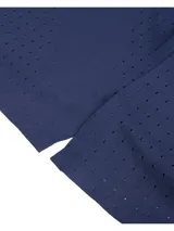 Musculosa deportiva Under Armour Halo Vent color azul marino con logo reflectivo en el pecho y perforaciones laterales para mayor ventilación.