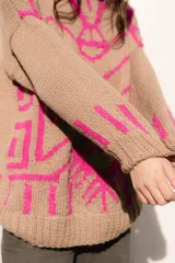 Sweater oversize de lana color negro con jacquard geométrico en blanco en la parte delantera, trasera y mangas.