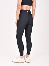 Calza larga de lycra color azul acero, tiro alto y calce ajustado.