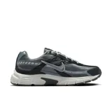 Championes Nike Initiator de hombre, color negro con detalles en gris y blanco.