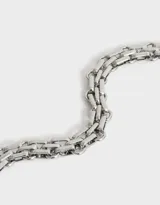 Pulsera dorada de eslabones gruesos con cierre de mosquetón y cadena de alargue.