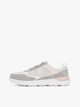 Zapatillas Tommy Hilfiger de mujer, color gris con detalles en rosa y blanco. Confeccionadas en poliéster con paneles de malla y logo TH en la lengüeta y lateral.