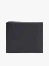 Billetera plegable de cuero negro con logo de Tommy Hilfiger esmaltado en la parte delantera. Cuenta con múltiples ranuras interiores para tarjetas, compartimento para billetes y bolsillo para monedas.