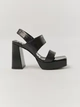 Sandalias de cuero color bronce, con plataforma y taco geométrico.