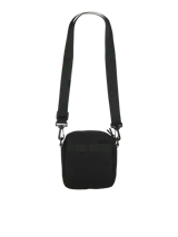 Bandolera negra de poliéster con correa ajustable y logo de la marca en el frente.