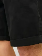 Short negro de Jack & Jones, corte clásico con dobladillo y cinco bolsillos.