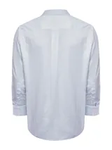 Camisa de hombre a rayas verticales celestes y blancas, de corte regular, manga larga y cuello americano abotonado. Tiene un bolsillo en el pecho con el logo de la marca bordado.