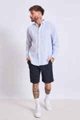 Bermuda de hombre color azul marino.