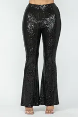 Pantalón de lentejuelas negro con forro interior y corte acampanado.