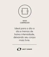 Top deportivo celeste con escote nadador en la espalda y fruncido delantero.