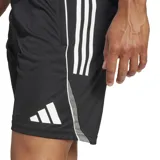 Short deportivo Adidas Tiro 25 Competición, color negro con tres tiras blancas en los laterales y logo blanco en la pierna derecha.