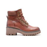 Botas de cuero sintético color blanco con caña media, acordonadas con herrajes metálicos dorados, cuello de punto acanalado y suela track con plataforma.