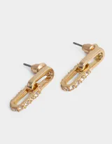 Aros colgantes cortos bañados en oro con cubic zirconia, con forma de eslabón alargado.