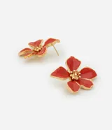 Aros tipo botón con forma de flor esmaltada color rojo con centro dorado.