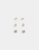Set de tres pares de aros pasantes dorados con strass. Incluye un par de aros con forma de esfera, un par con forma rectangular y un par con forma cuadrada.