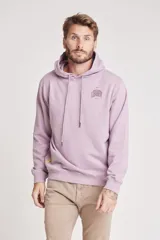 Buzo lila con capucha y cordones ajustables, con logo estampado en el pecho.