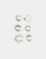 Set de seis earcuffs plateados de metal con diferentes diseños.