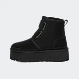 Botas UGG Neumel Platform color negro con plataforma y ajuste con velcro.