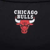 Musculosa de básquet azul con cuello y sisas en negro. Estampado frontal con el nombre "New York Knicks" en blanco y naranja, con una pelota de básquet en el centro.