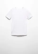 Remera color beige de algodón, con cuello redondo y mangas cortas.