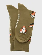 Calcetines de largo medio color verde oliva con estampado de perros Basset Hound en diversas poses, incluyendo uno con sombrero de vaquero.