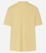 Remera blanca oversized de mangas cortas, confeccionada en algodón peruano, con cuello redondo y sin estampa.