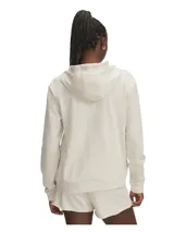 Buzo Under Armour Rival Terry Hoodie, color gris melange, con capucha ajustable con cordones y logo estampado en el pecho.