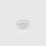 Anillo sello en plata 925 con forma circular.