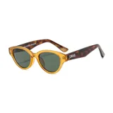 Lentes de sol unisex con montura de plástico reciclado color amarillo translúcido y lentes verdes con filtro UV 400.