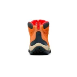 Bota de trekking Columbia Newton Ridge II, color marrón con detalles en negro y rojo. Fabricada en cuero y material sintético impermeable, con suela de goma Omni-Grip para mayor tracción.