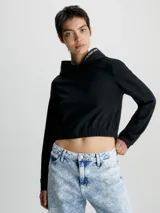 Buzo cropped negro de punto milano con capucha y mangas largas. Tiene puños de canalé y bajo elástico. El logo de Calvin Klein Jeans está bordado en la capucha.
