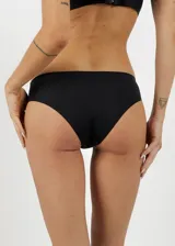 Bombacha bikini tiro alto color borgoña, de microfibra sin costuras y laterales anchos.