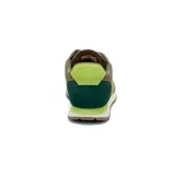 Championes Caterpillar modelo Ventura, de estilo casual, en tonos verde oliva, verde claro y verde oscuro. Capellada de gamuza y tela, forro de malla reciclada, entresuela de EVA y suela de goma.
