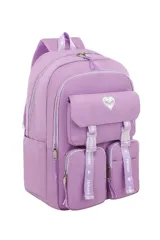 Mochila de tela color lila con múltiples bolsillos externos, correas ajustables y cierre con cremallera.