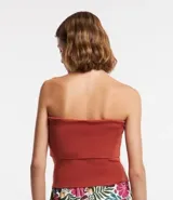 Blusa sin breteles color ladrillo, confeccionada en tejido de punto texturizado.