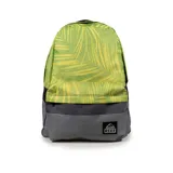 Mochila Reef con estampado de hojas de palmera en tonos verdes y amarillos en la parte superior, y diseño a rayas horizontales en tonos grises y blancos en la parte inferior.