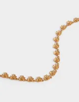 Collar corto dorado con dije de girasoles bañado en oro, con cadena de eslabones y cierre de mosquetón con cadena de alargue.